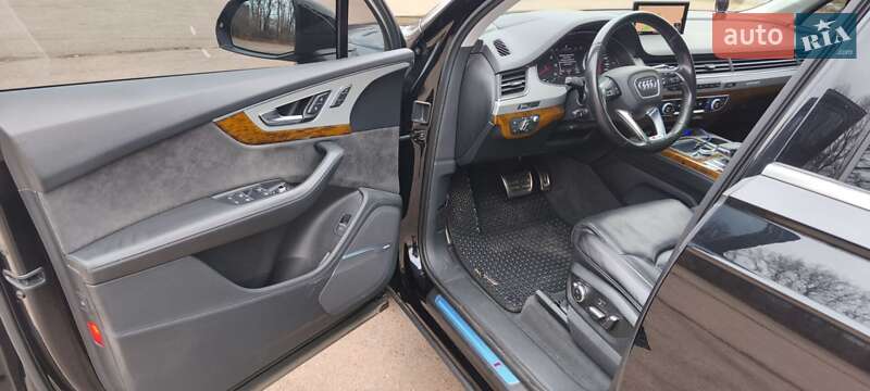 Внедорожник / Кроссовер Audi Q7 2017 в Нежине