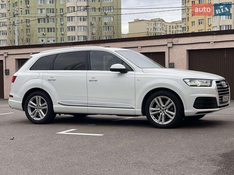 Позашляховик / Кросовер Audi Q7 2016 в Києві