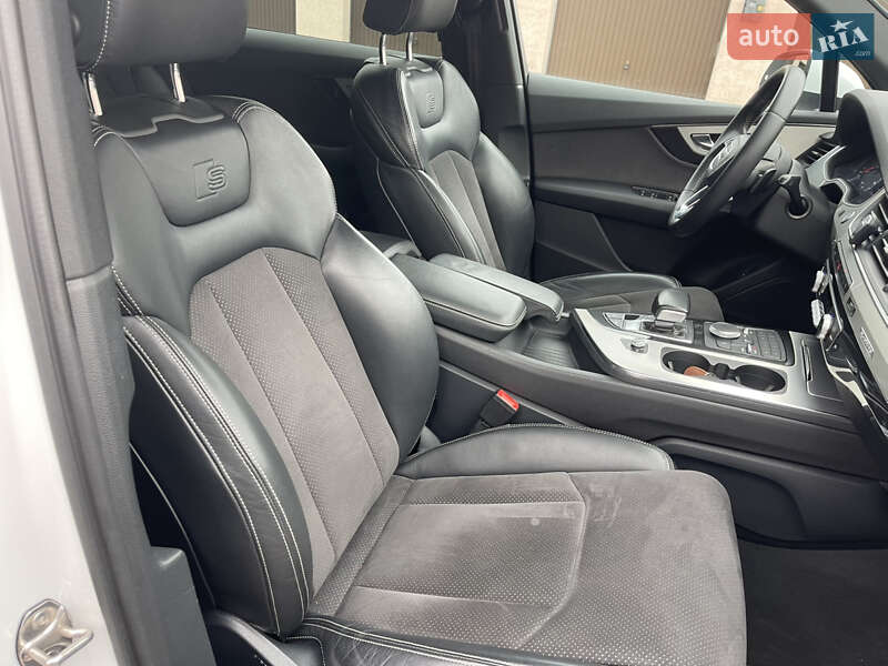 Позашляховик / Кросовер Audi Q7 2016 в Києві