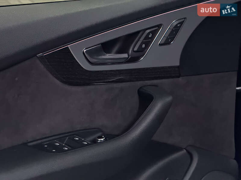 Внедорожник / Кроссовер Audi Q7 2018 в Киеве