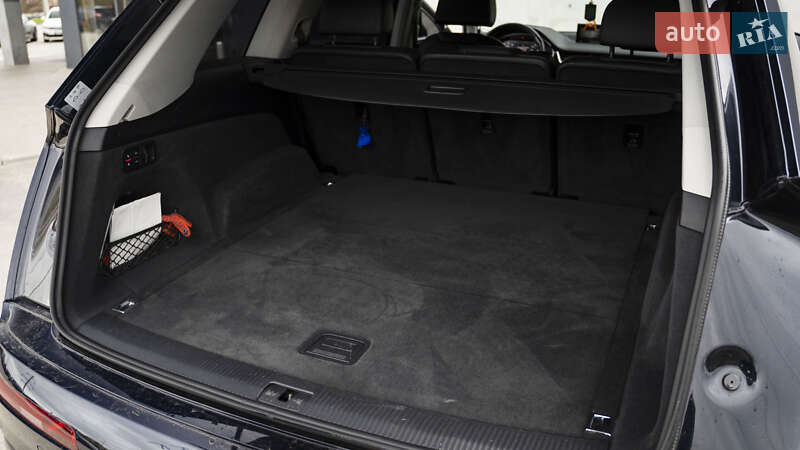 Внедорожник / Кроссовер Audi Q7 2017 в Киеве