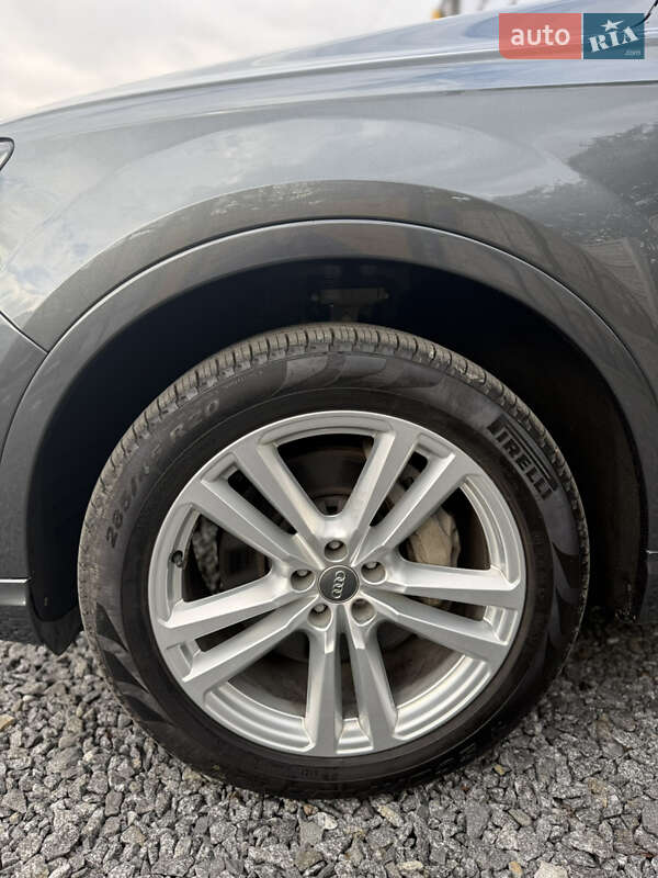 Позашляховик / Кросовер Audi Q7 2017 в Шепетівці