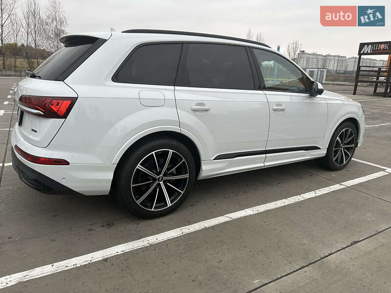 Позашляховик / Кросовер Audi Q7 2020 в Києві