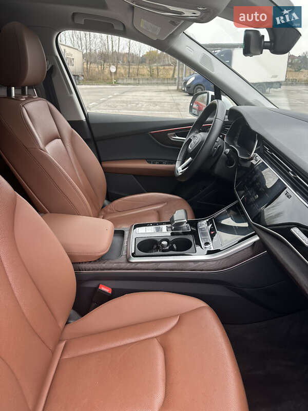 Позашляховик / Кросовер Audi Q7 2020 в Києві