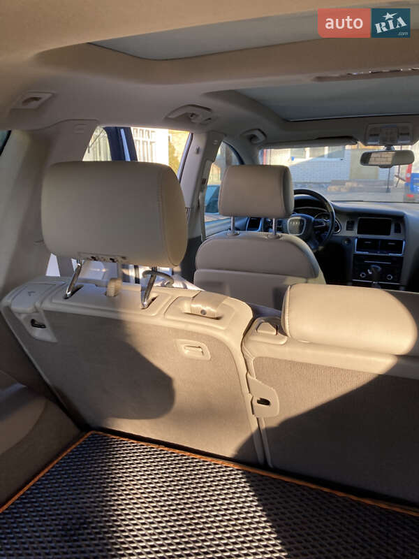 Внедорожник / Кроссовер Audi Q7 2010 в Умани