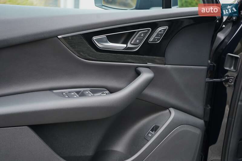 Внедорожник / Кроссовер Audi Q7 2017 в Одессе