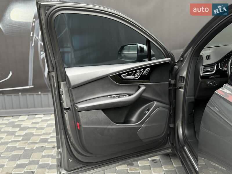 Позашляховик / Кросовер Audi Q7 2017 в Львові