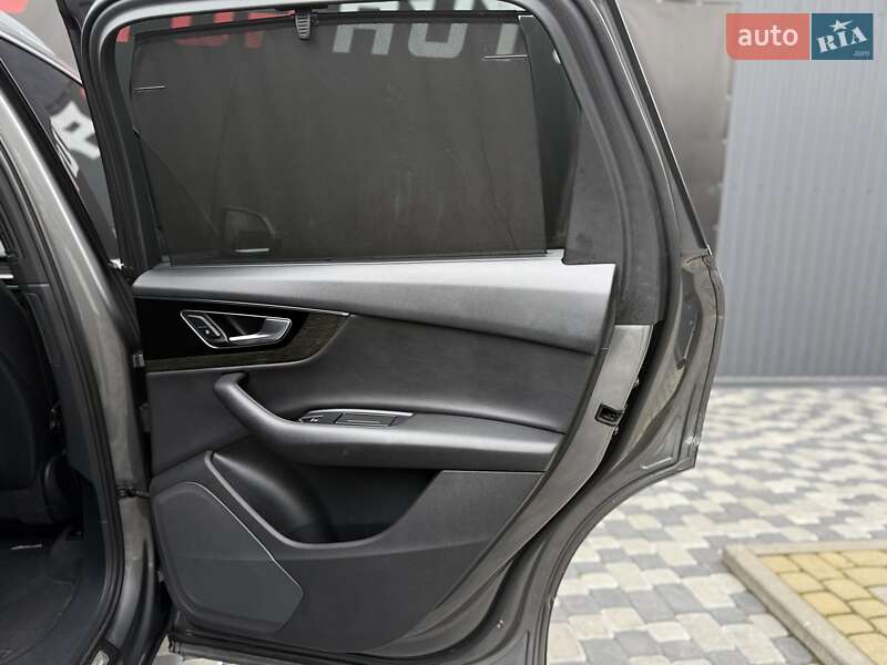 Позашляховик / Кросовер Audi Q7 2017 в Львові