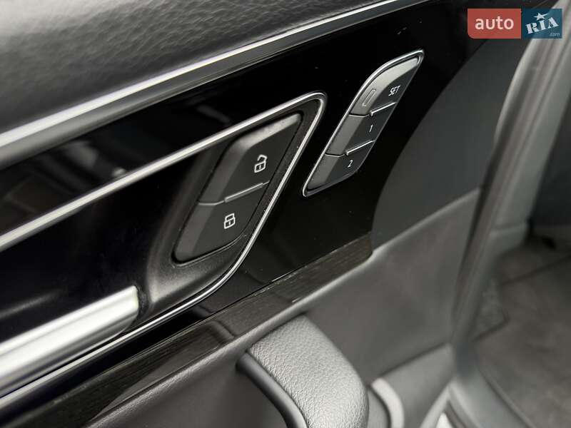 Позашляховик / Кросовер Audi Q7 2017 в Львові