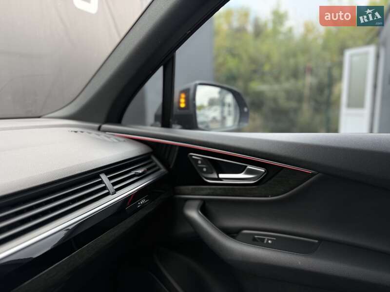Позашляховик / Кросовер Audi Q7 2017 в Львові