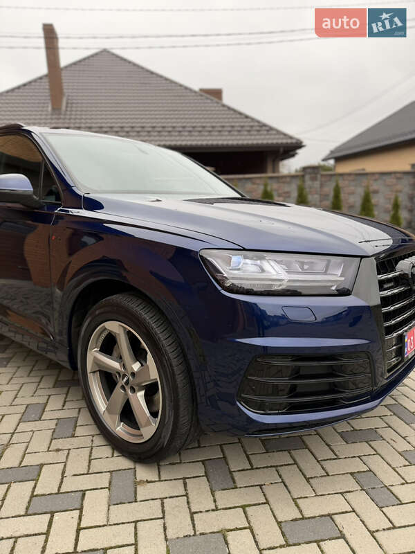 Внедорожник / Кроссовер Audi Q7 2019 в Ровно