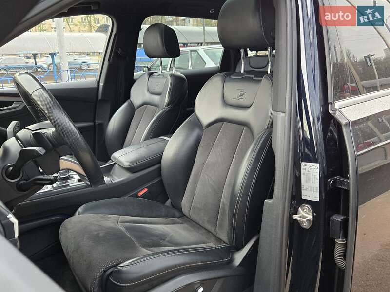 Внедорожник / Кроссовер Audi Q7 2016 в Киеве