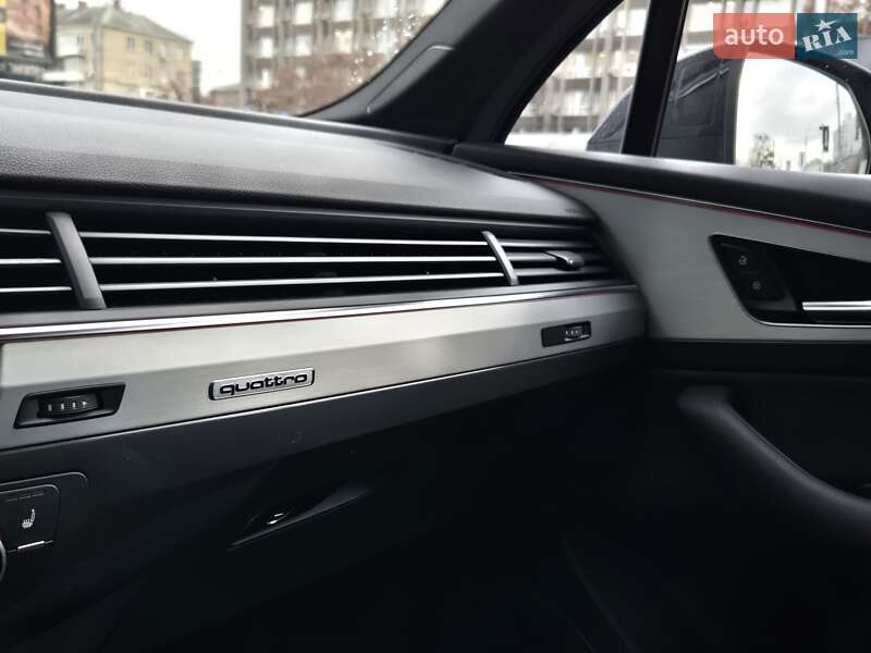 Внедорожник / Кроссовер Audi Q7 2016 в Киеве