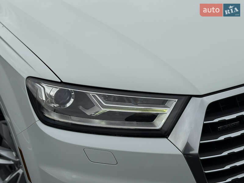 Позашляховик / Кросовер Audi Q7 2016 в Житомирі
