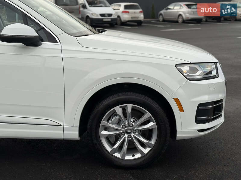 Позашляховик / Кросовер Audi Q7 2016 в Житомирі