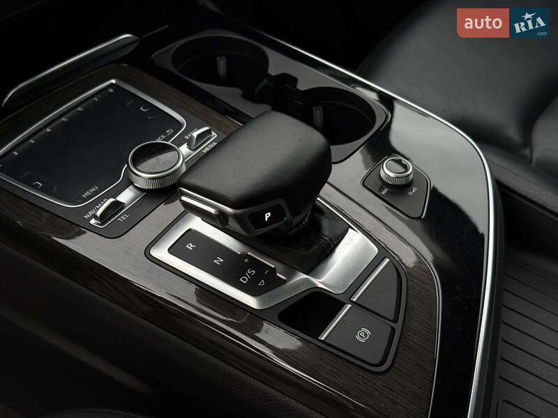 Позашляховик / Кросовер Audi Q7 2016 в Житомирі