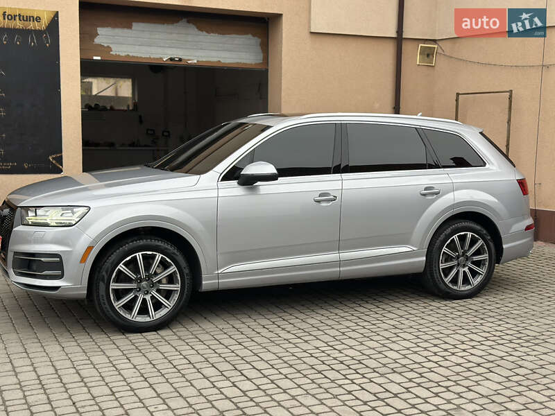 Внедорожник / Кроссовер Audi Q7 2017 в Ужгороде
