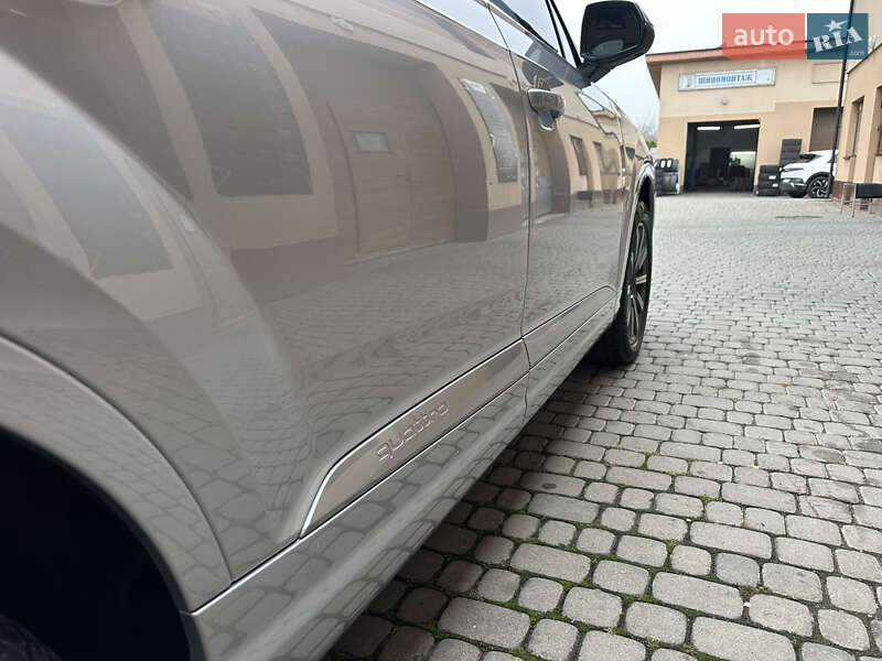 Внедорожник / Кроссовер Audi Q7 2017 в Ужгороде