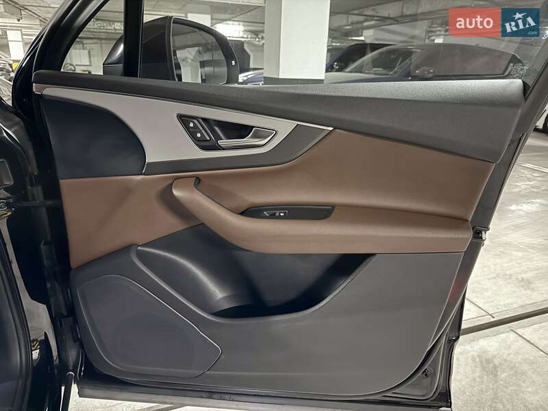 Позашляховик / Кросовер Audi Q7 2016 в Дніпрі