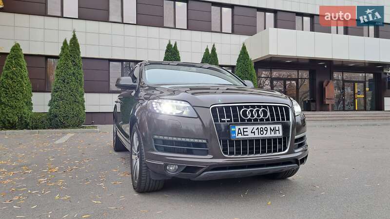 Позашляховик / Кросовер Audi Q7 2014 в Дніпрі