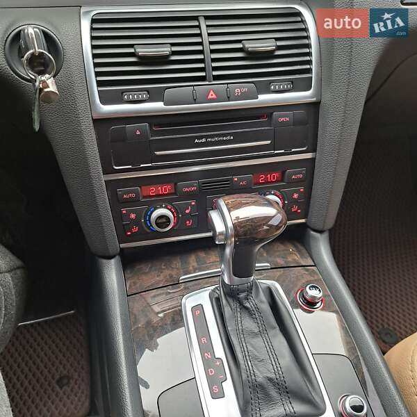 Позашляховик / Кросовер Audi Q7 2014 в Дніпрі