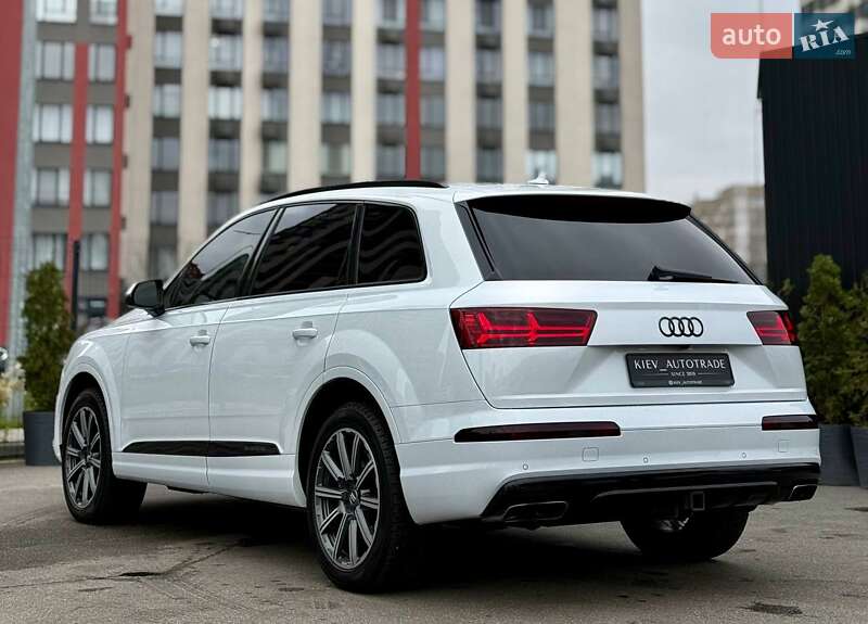 Позашляховик / Кросовер Audi Q7 2016 в Києві
