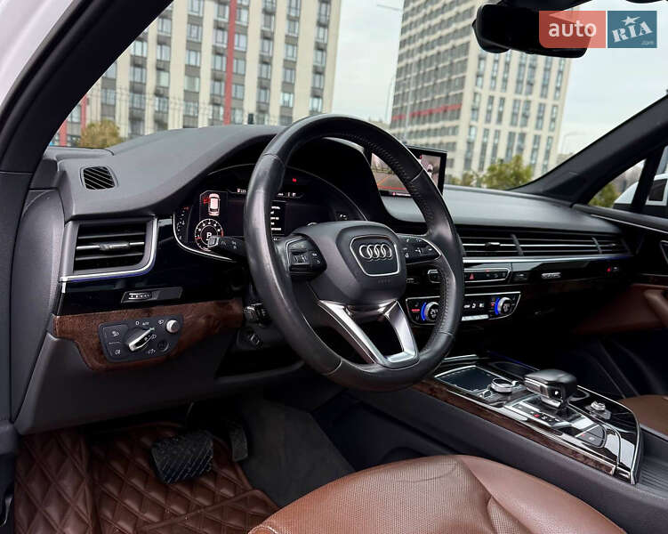 Позашляховик / Кросовер Audi Q7 2016 в Києві