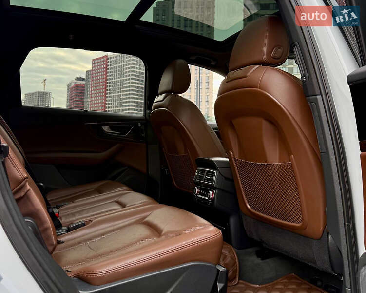 Позашляховик / Кросовер Audi Q7 2016 в Києві