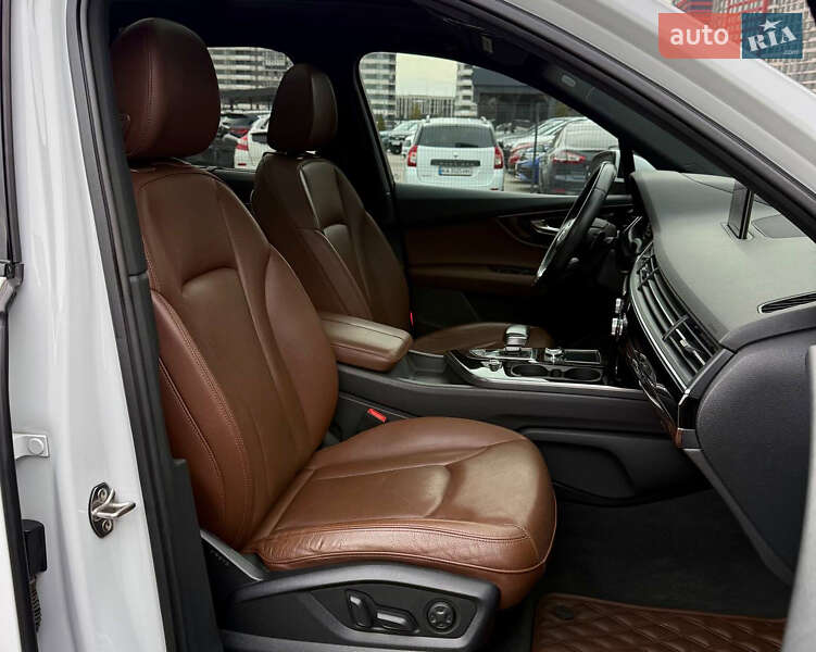 Позашляховик / Кросовер Audi Q7 2016 в Києві