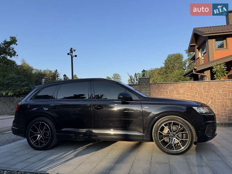 Позашляховик / Кросовер Audi Q7 2018 в Житомирі