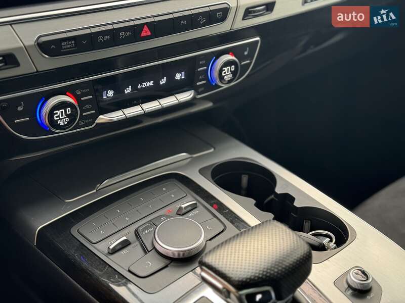 Позашляховик / Кросовер Audi Q7 2018 в Житомирі