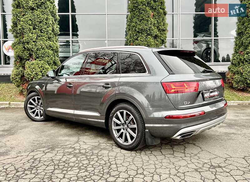 Позашляховик / Кросовер Audi Q7 2016 в Києві