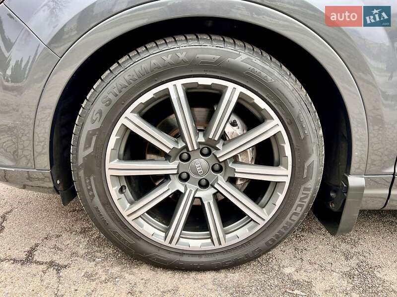 Позашляховик / Кросовер Audi Q7 2016 в Києві