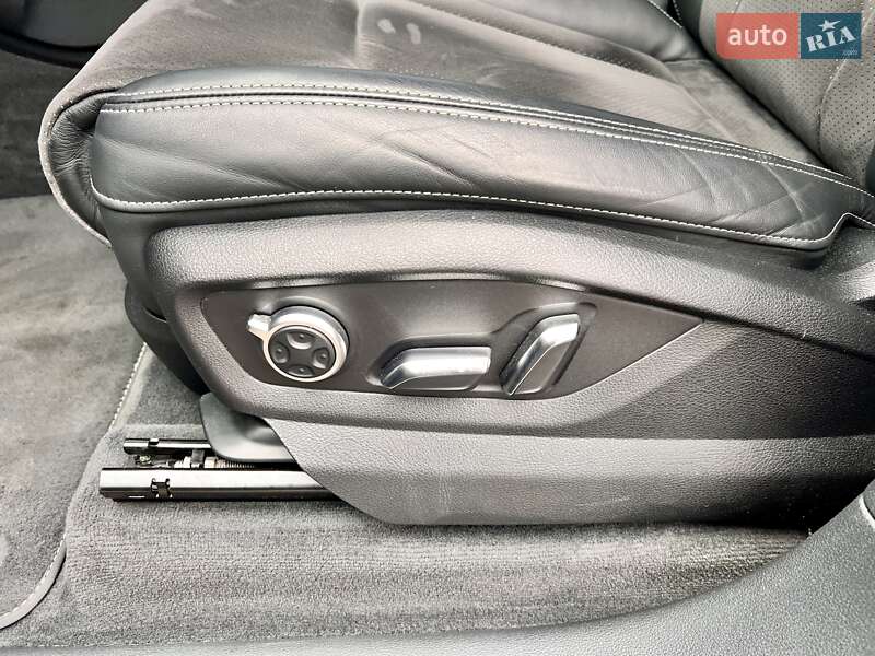 Позашляховик / Кросовер Audi Q7 2016 в Києві