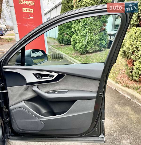 Позашляховик / Кросовер Audi Q7 2016 в Києві