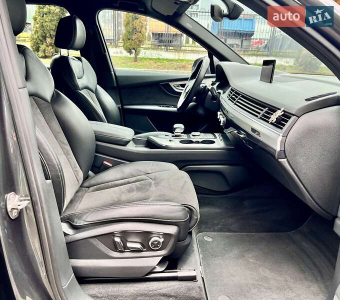 Позашляховик / Кросовер Audi Q7 2016 в Києві