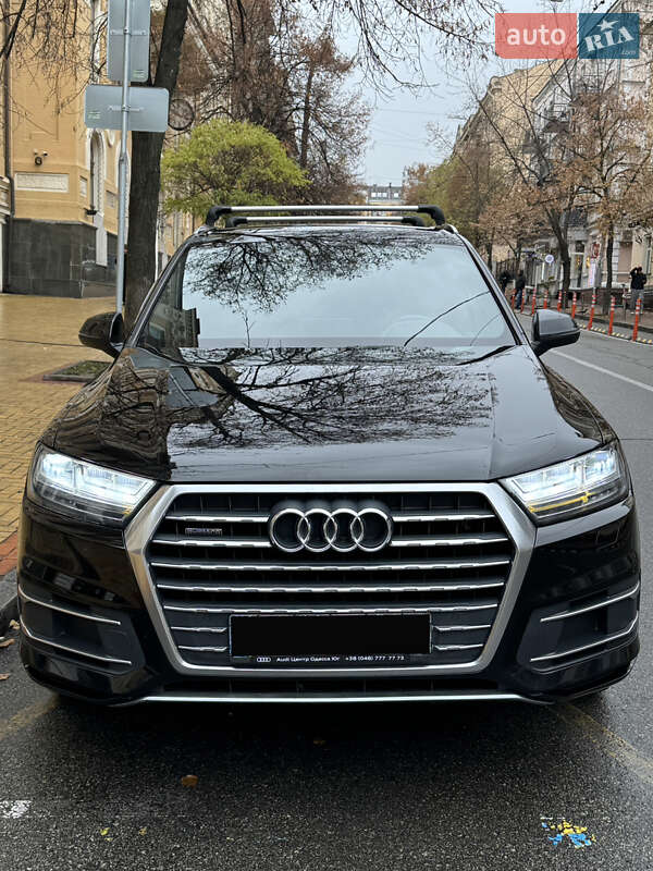 Позашляховик / Кросовер Audi Q7 2017 в Києві