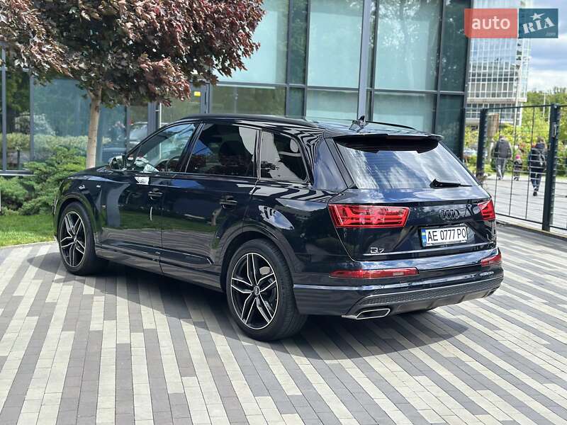 Позашляховик / Кросовер Audi Q7 2017 в Києві фото 11 Позашляховик / Кросовер Audi Q7 2017 в Києві