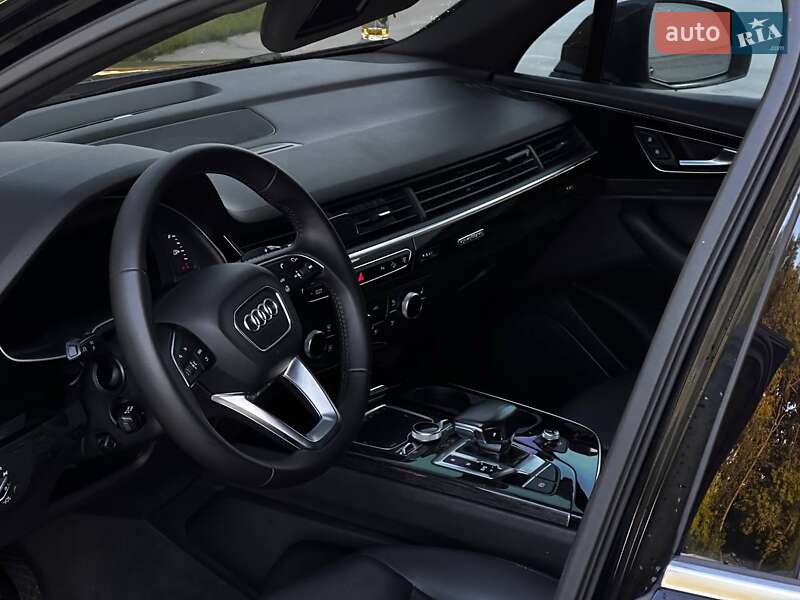 Позашляховик / Кросовер Audi Q7 2017 в Луцьку