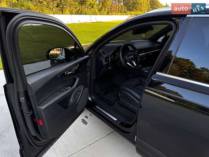 Позашляховик / Кросовер Audi Q7 2017 в Луцьку