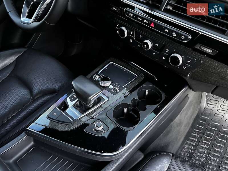 Позашляховик / Кросовер Audi Q7 2017 в Луцьку