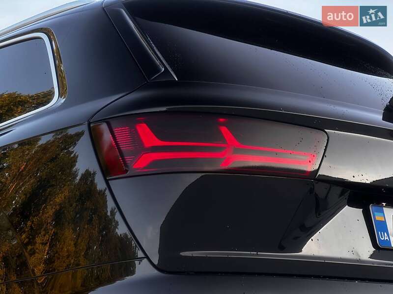 Позашляховик / Кросовер Audi Q7 2017 в Луцьку