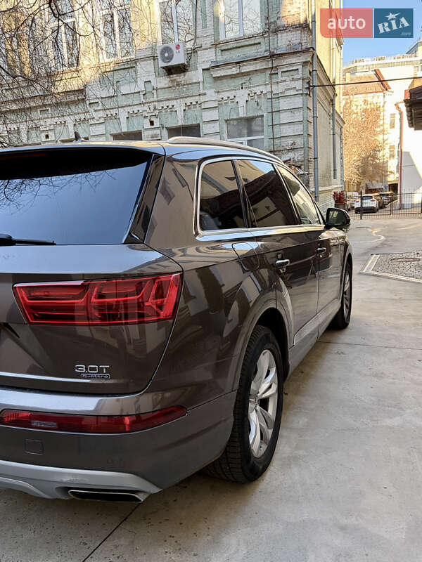 Внедорожник / Кроссовер Audi Q7 2016 в Киеве