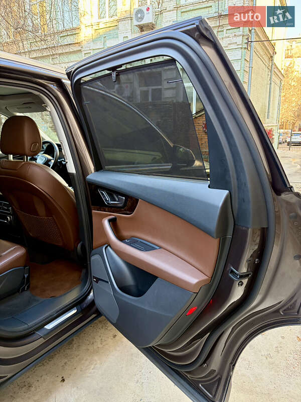 Внедорожник / Кроссовер Audi Q7 2016 в Киеве