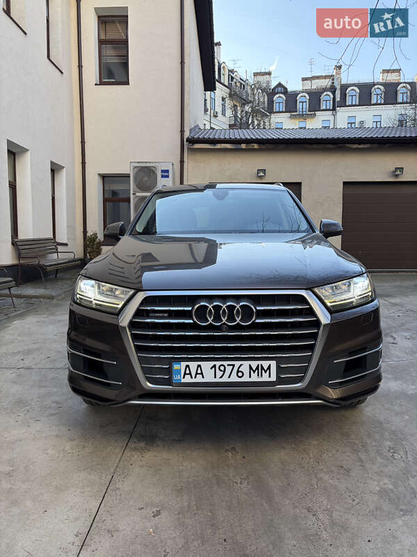 Внедорожник / Кроссовер Audi Q7 2016 в Киеве