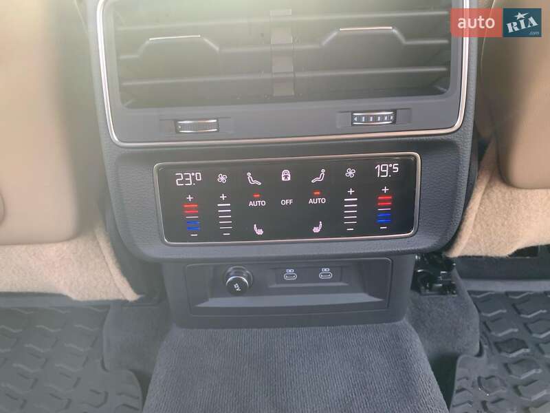 Позашляховик / Кросовер Audi Q7 2021 в Житомирі