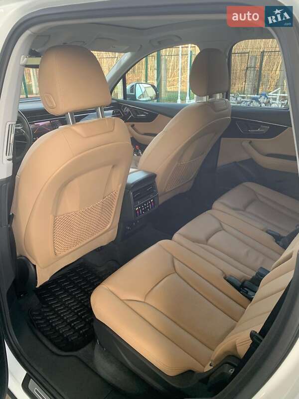 Позашляховик / Кросовер Audi Q7 2021 в Житомирі