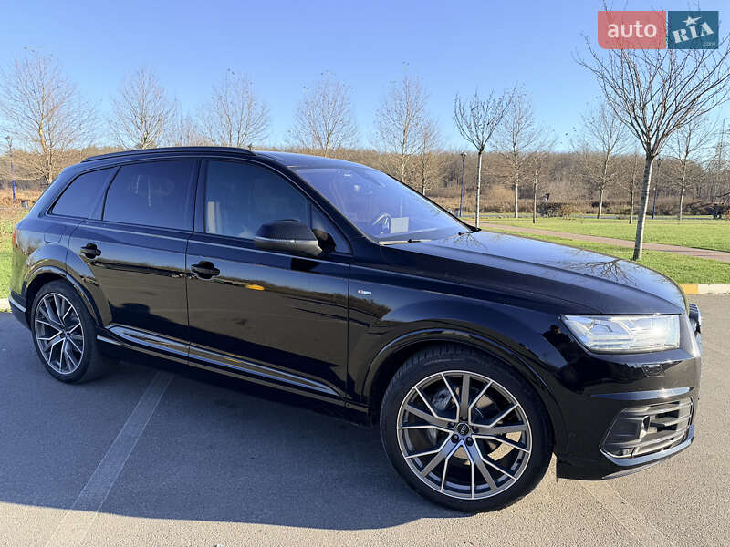 Позашляховик / Кросовер Audi Q7 2017 в Ірпені