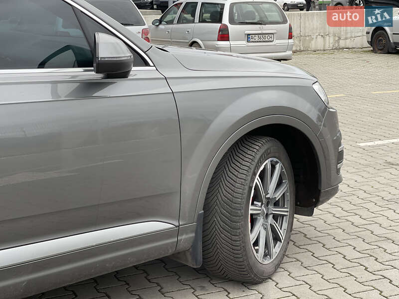 Позашляховик / Кросовер Audi Q7 2017 в Нововолинську