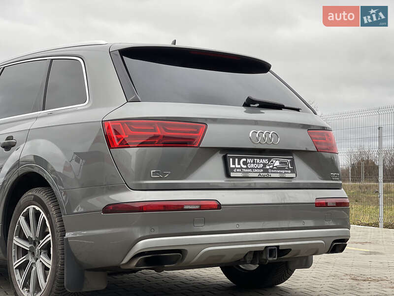 Позашляховик / Кросовер Audi Q7 2017 в Нововолинську
